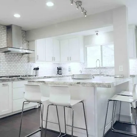 Luxurway Renovated Private Home 4Bedroom 3Bath